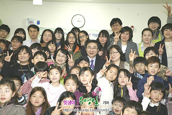 어린이도서관책읽는엄마책읽는아이 이미지